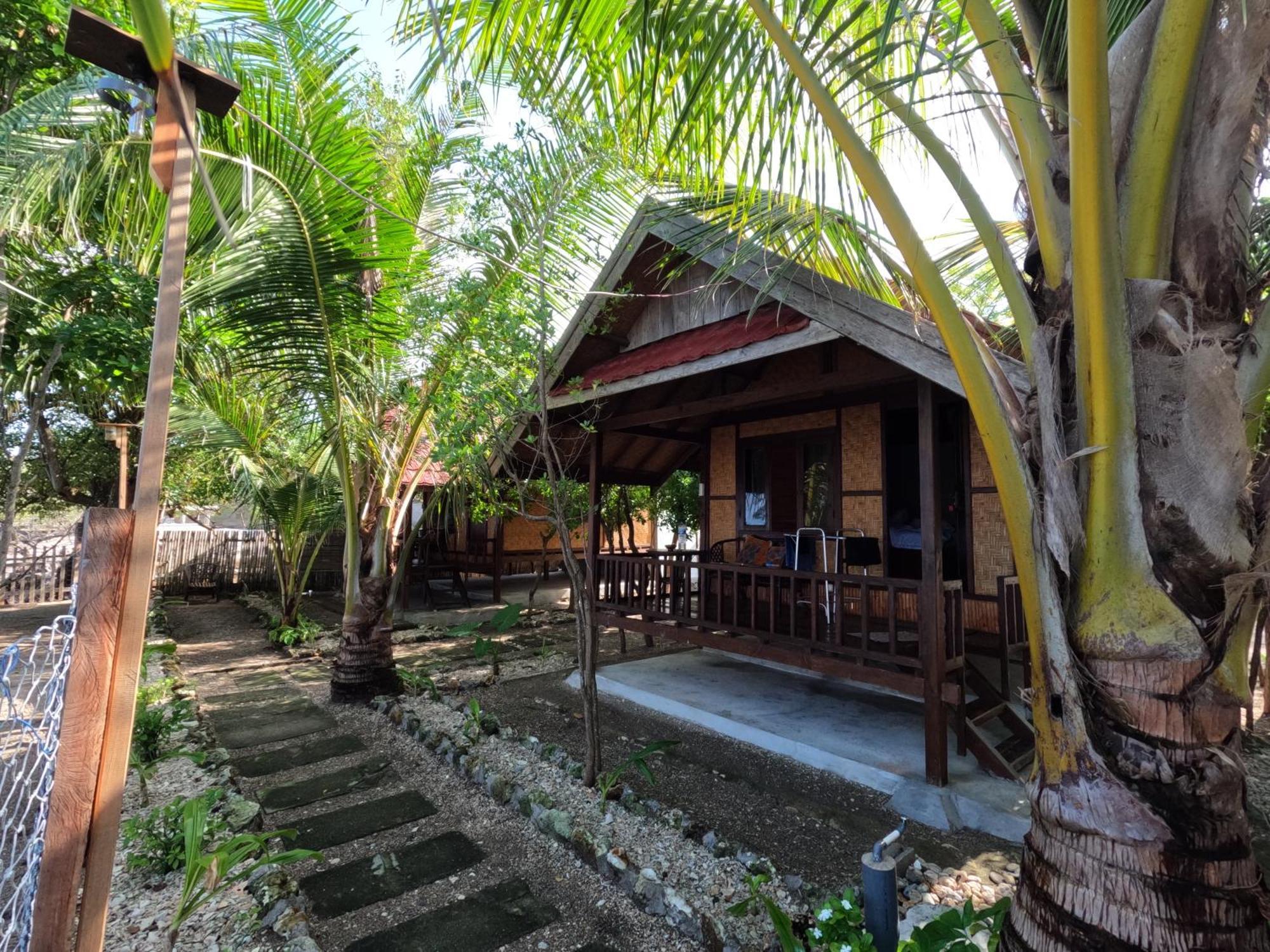 Maryan Moyo Bungalows & Resto Moyo Island Экстерьер фото