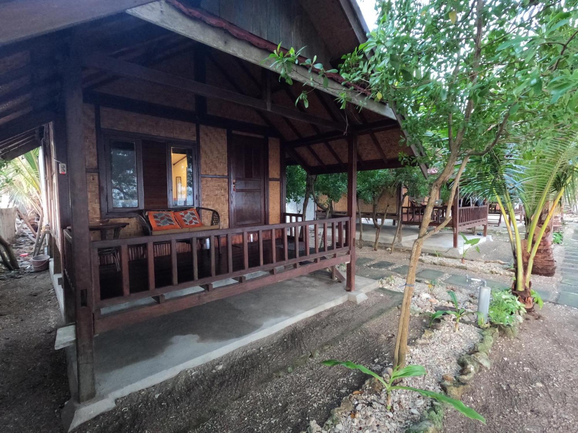 Maryan Moyo Bungalows & Resto Moyo Island Экстерьер фото